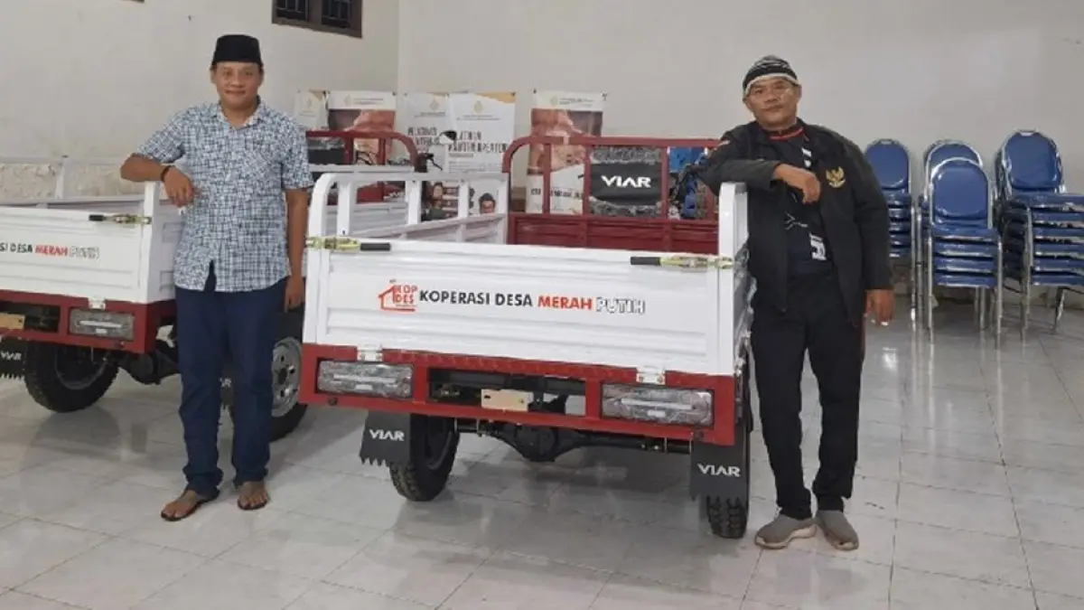 BARU: Kendaraan roda tiga merek Viar yang diterima KDKMP di Desa Tanggalrejo, Kecamatan Mojoagung, Jombang, Kamis (30/4) malam.