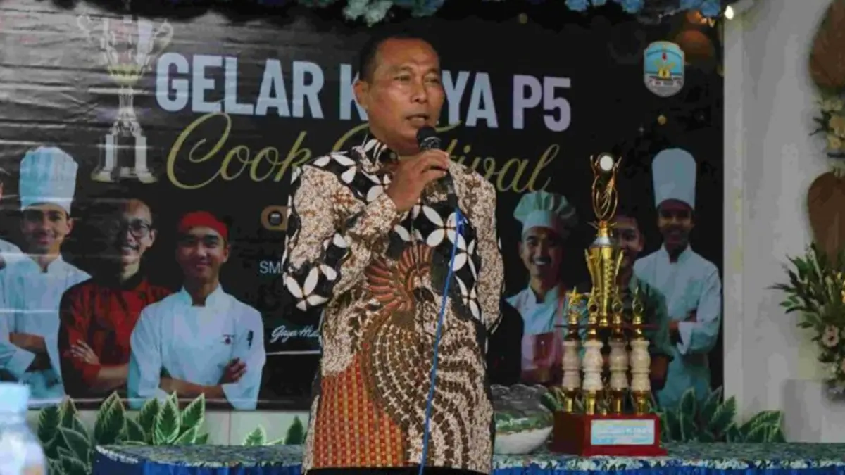 Sudijono, S.Pd., M.AP, kepala SMAN Bandarkedungmulyo, Jombang.