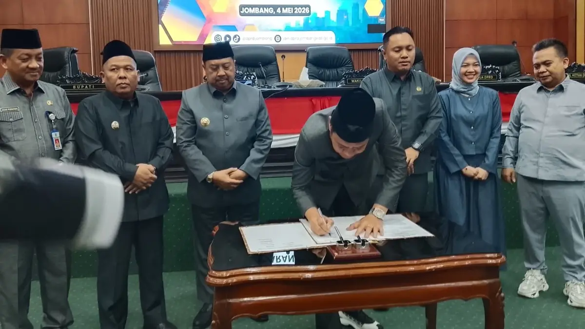 SERIUS: DPRD dan Pemkab sepakat raperda Barang Milik Daerah disahkan menjadi perda Senin (4/5). (Azmy Endiyana/Radar Jombang)