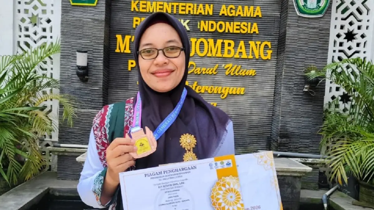Ely Novito Sari, SPd, guru MTsN 2 PPDU Rejoso Peterongan 