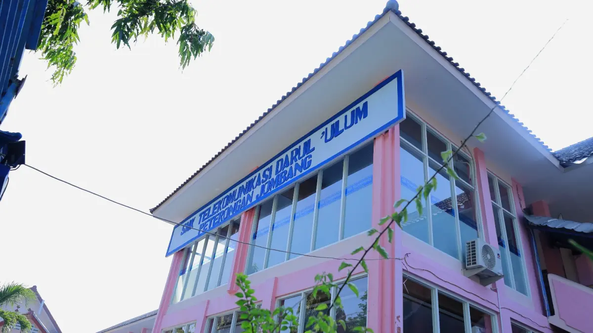 Gedung SMK Telekomunikasi Darul Ulum Jombang