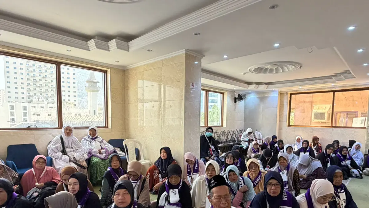 Jemaah haji dari KBIHU Thoriqul Jannah saat mengikuti edukasi dari Tim Sektor IV Makkah, Senin (11/5).