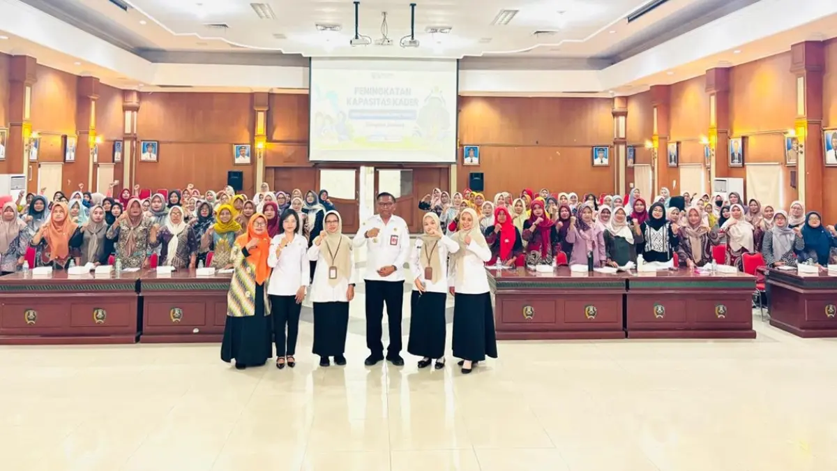 3.	TELADAN: Kepala Dinas Kesehatan Jombang, dr Hexawan, bersama pemateri peningkatan kapasitas kader pendamping ibu hamil risiko tinggi. (Wenny Rosalina/Radar Jombang)
