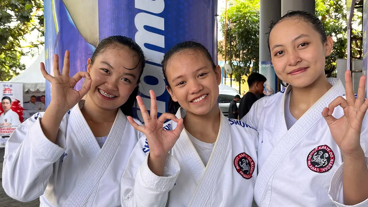 JAWARA: Karateka Jombang, Firman Adi Nugroho berhasil meraih medali emas kumite -75 kg Under 21 putra Kejurnas Forki di Bandung, (9-12/5).