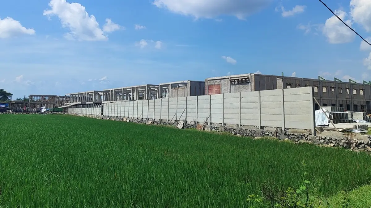 Proyek Sekolah Rakyat di Desa Tunggorono, Kecamatan Jombang. (Ainul Hafidz/Radar Jombang)