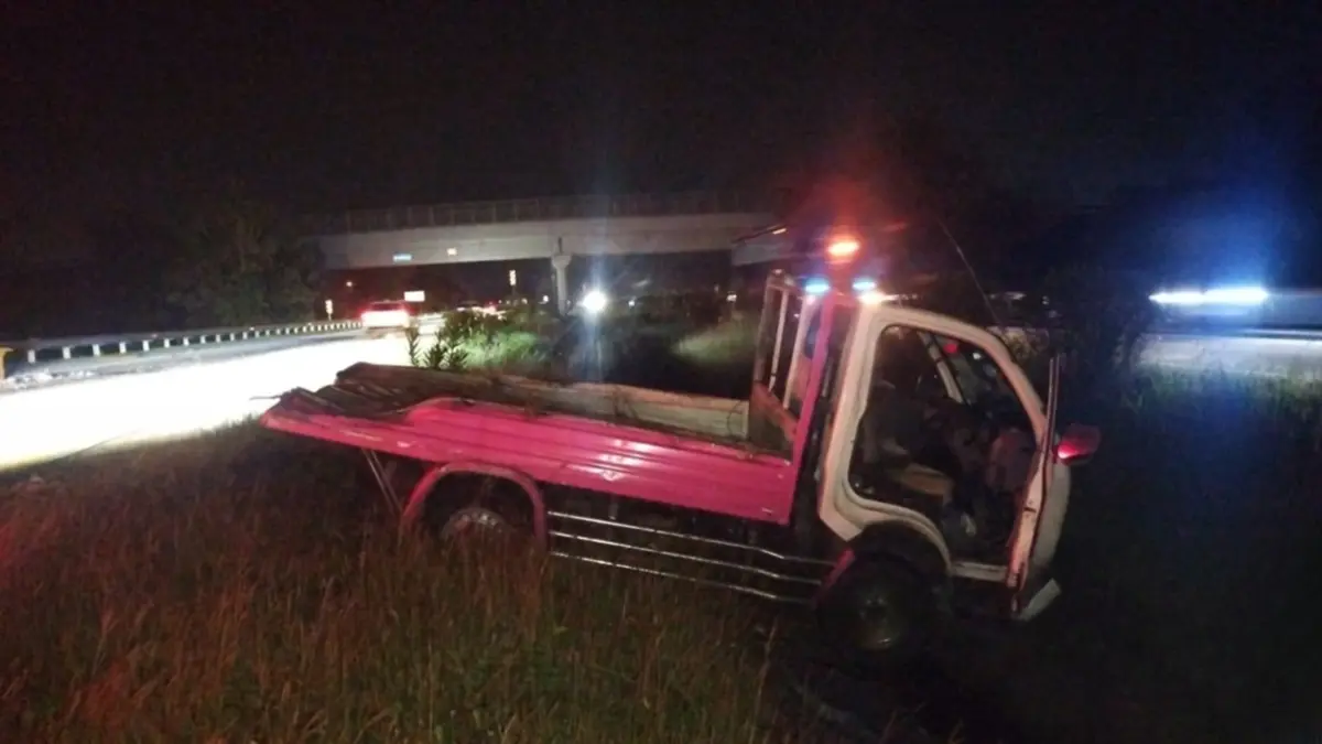 Kecelakaan tunggal terjadi di ruas Tol Jombang Mojokerto KM 704+400 jalur B, Selasa (16/5) malam.&nbsp;(Achmad RW/Radar Jombang)
