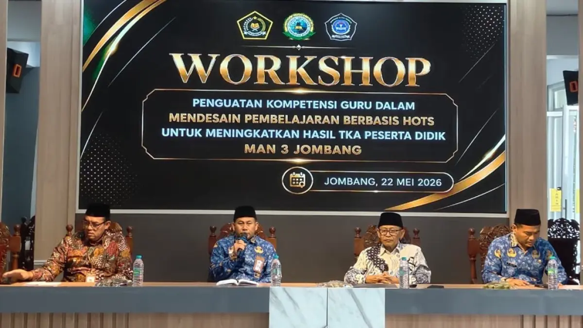 KOMPAK: Plh Kepala MAN 3 Jombang KH M Syifa’ Malik, MpdI dalam workshop penguatan kompetensi guru berbasis Higher Order Thinking Skills (HOTS), Senin (18/5). (Achmad RW/Radar Jombang)