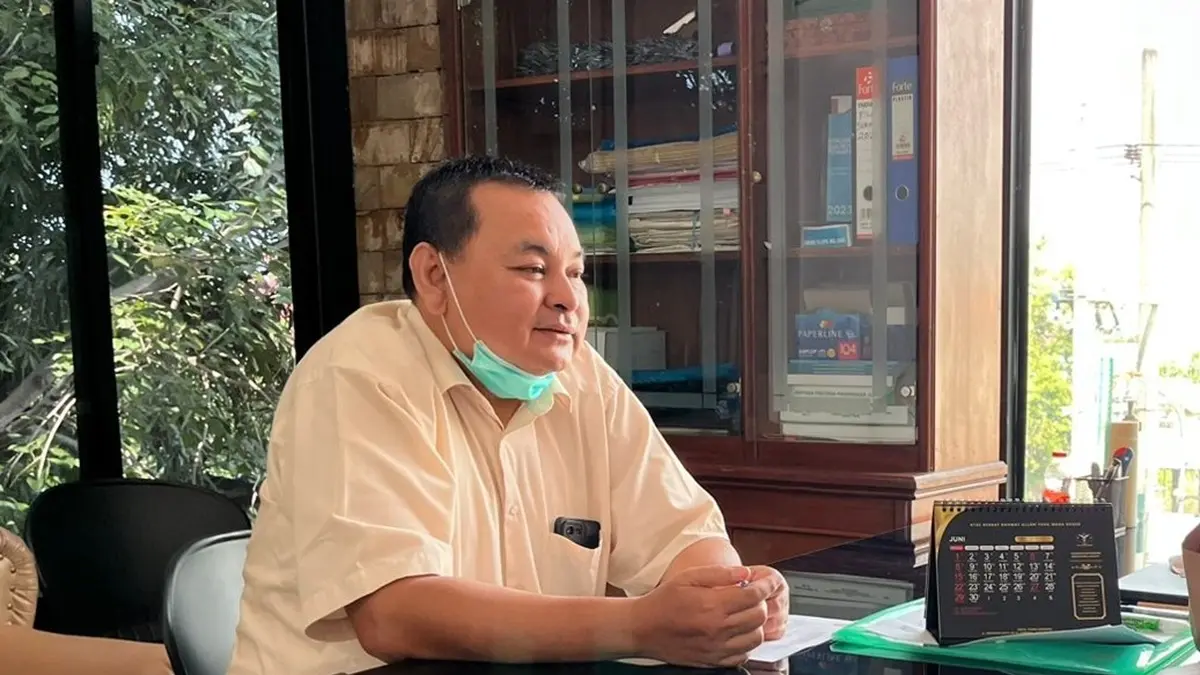 BEBAS SEMENTARA: Dadan Surahmad, Ketua Koperasi Al Kahfi Jombang bebas dari tahanan sementara ini. (Anggi Fridianto/Radar Jombang)