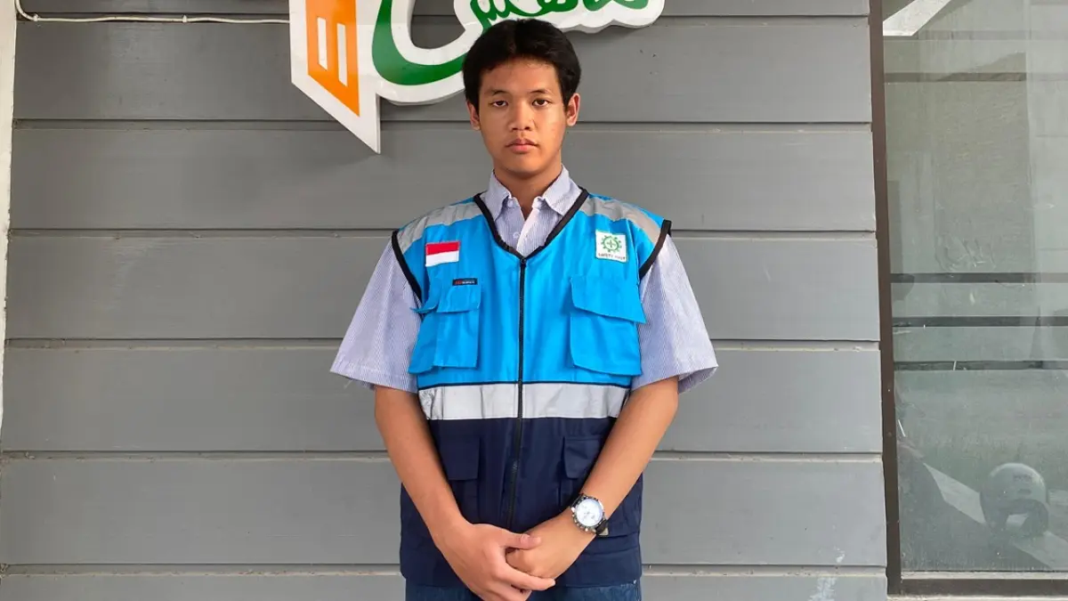 Achmad Daniel Zulkarnaen Dziahulhaq, Kelas XII DPIB 1, SMK Dwija Bhakti 1 Jombang.
