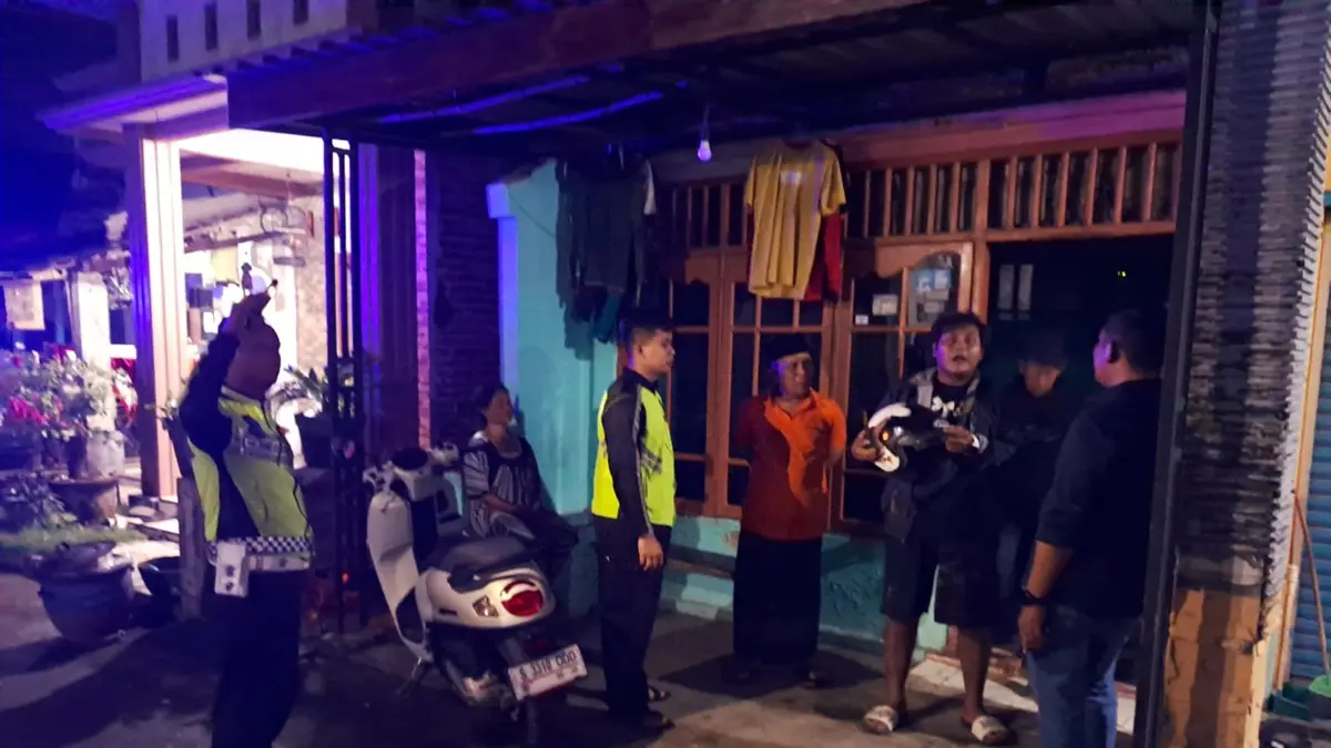 Seorang pemuda asal Desa Tanggalrejo, Kecamatan Mojoagung, Jombang mengalami luka parah diduga akibat ledakan petasan, Selasa (26/5) malam. (Achmad RW/Radar Jombang)