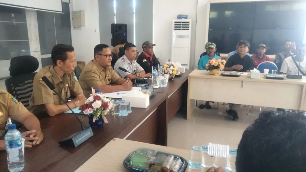 INOVASI: Kepala Bidang Angkutan Dishub Kabupaten Jombang, Ari Bawa Tjahjadi, saat melakukan rapat dengan pengusaha sopir angkutan desa Mei 2026.