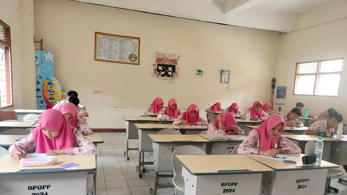 SERIUS: Siswa SMAN 2 Jombang saat mengikuti PSAJ. (Wenny Rosalina/Radar Jombang)