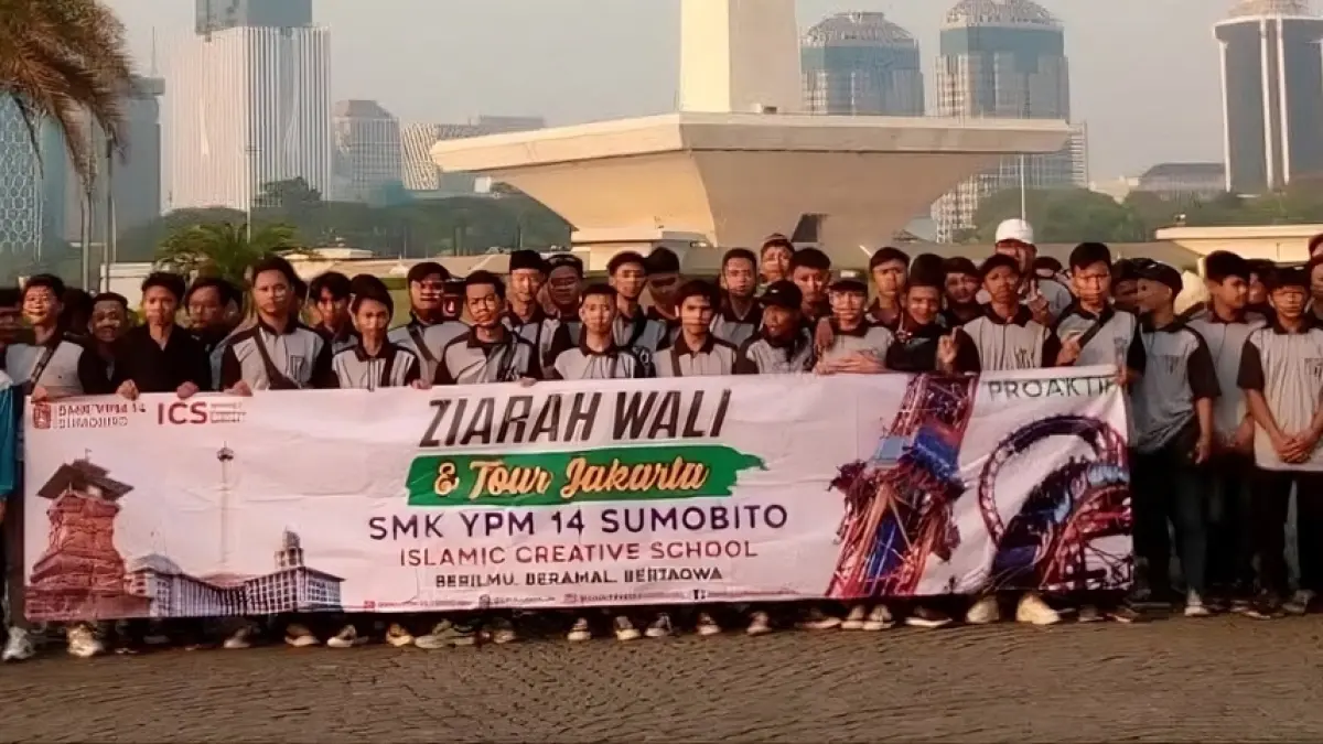 GIAT RUTIN: SMK YPM 14 Sumobito, Jombang melaksanakan agenda tahunan ziarah wali dan tur Jakarta.