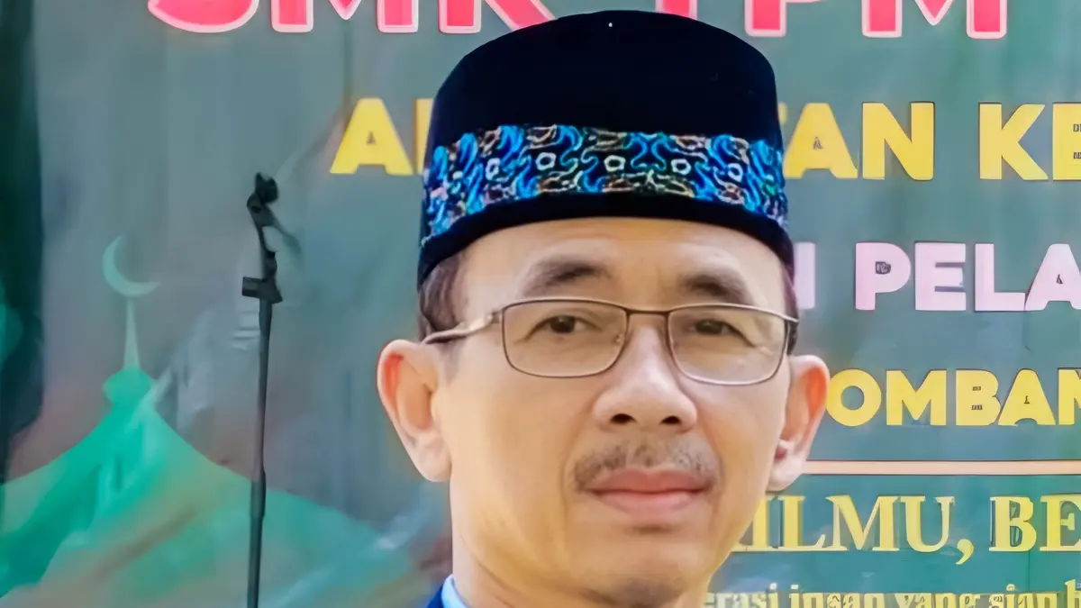 Kepala SMK YPM 14 Sumobito, Drs Keman.