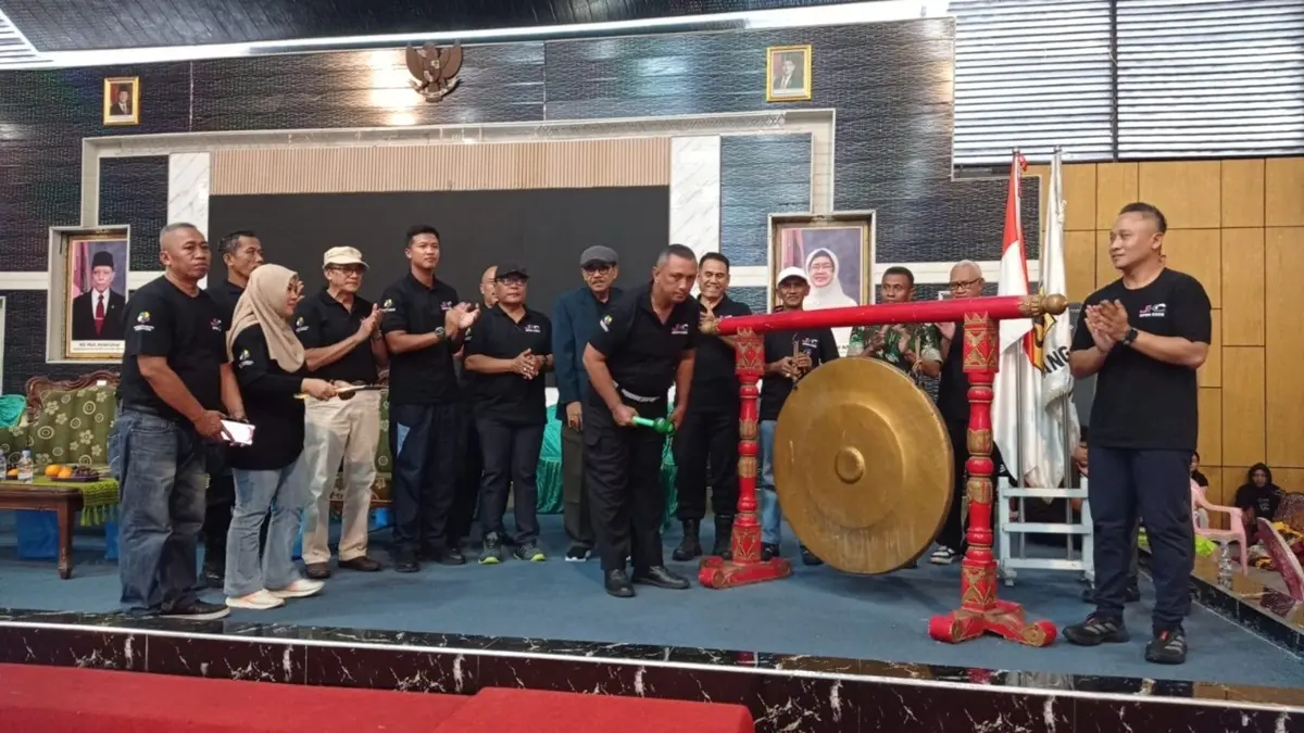 MERIAH: Pembukaan kejuaraan karate INKANAS se-Jawa Timur JKC Open Piala Kapolres 2026 di Gelora Abi As’ad UNIPDU Jombang, Sabtu (6/6). (Wenny Rosalina/Radar Jombang)