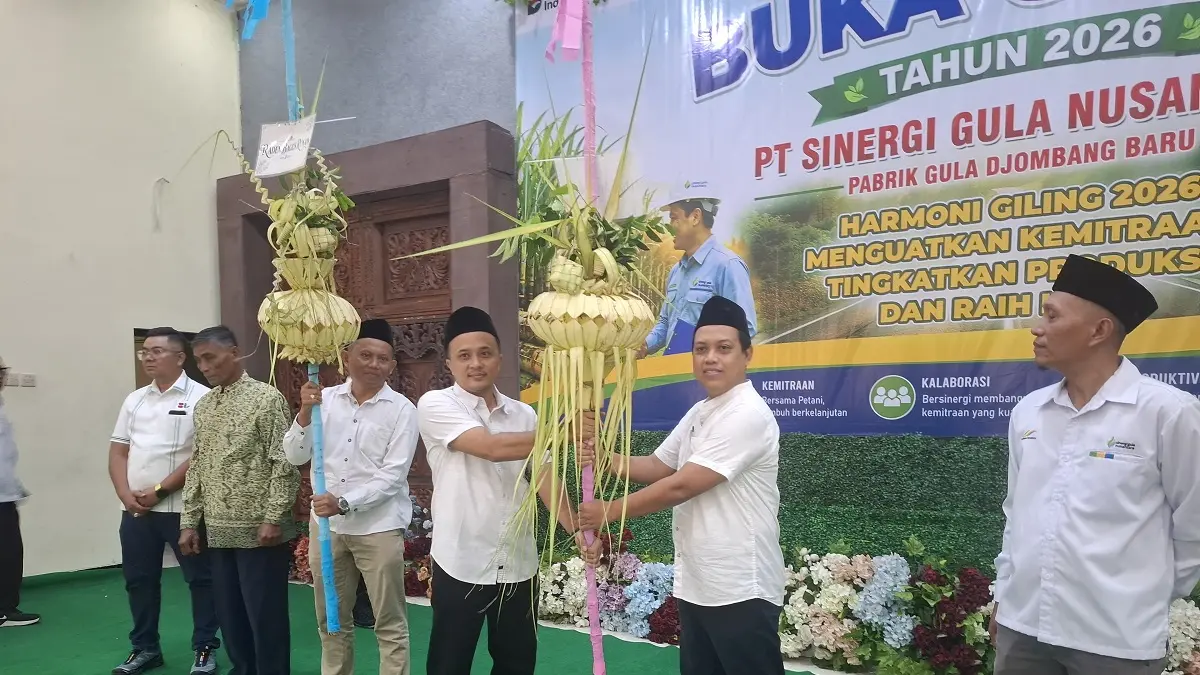 Prosesi serah terima Tebu Manten menandai buka giling di PG Djombang Baru