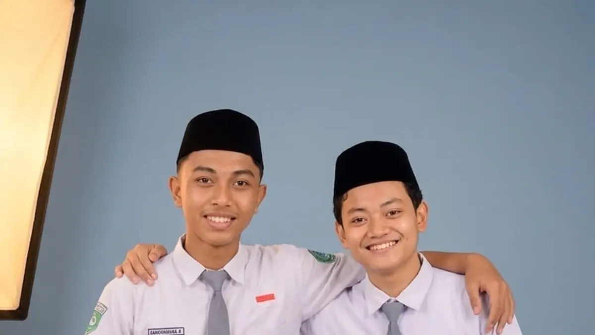 MEMBANGGAKAN: Siswa MAN 3 Jombang PP Bahrul Ulum Tambakberas yang masuk Fakultas Kedokteran. (Achmad RW/Radar Jombang)