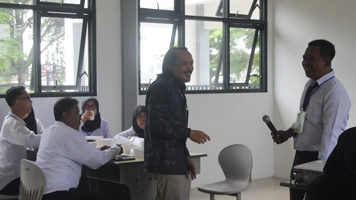 SERIUS: Guru SD mengikuti pelatihan BCKS di SMPN 1 Jombang, Jumat (21/11). (Wenny Rosalina/Radar Jombang)