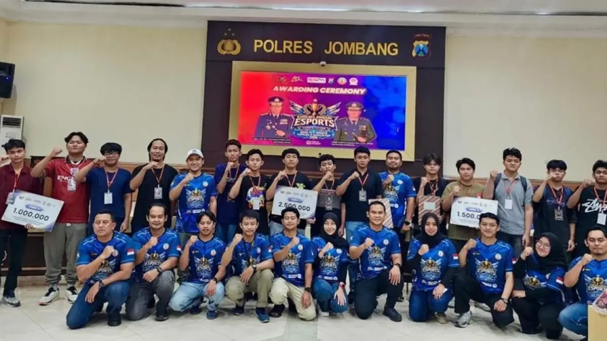JUARA: Tiga tim yang lolos ke tingkat Polda dari hasil seleksi tingkat Polres Jombang yang digelar di Mapolres Jombang, Sabtu (20/6). (Azmy Endiya/Radar Jombang)