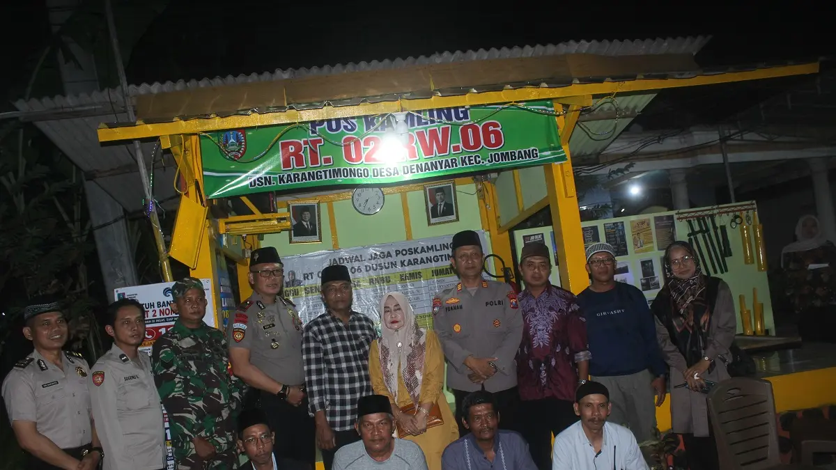 Kasat Binmas AKP Pranan Edi, Kapolsek AKP Edy Widoyono, Kasubbag Binops Bagops, Iptu Dwi Daryanto, saat penilaian lomba Desa Peduli Kamtibmas di Dusun Karangtimongo, Denanyar, (Senin (22/6).