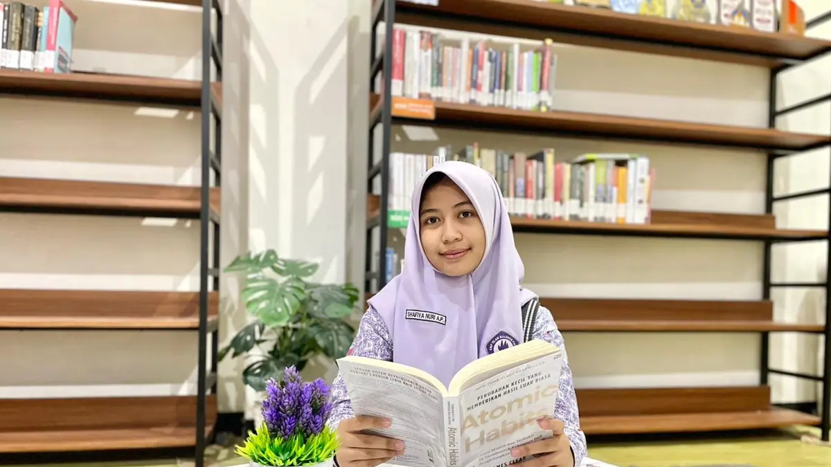 Shafiya Nuri Agni Putri, Kelas 8 Kreatif SMP Islam Roushon Fikr, Jombang
