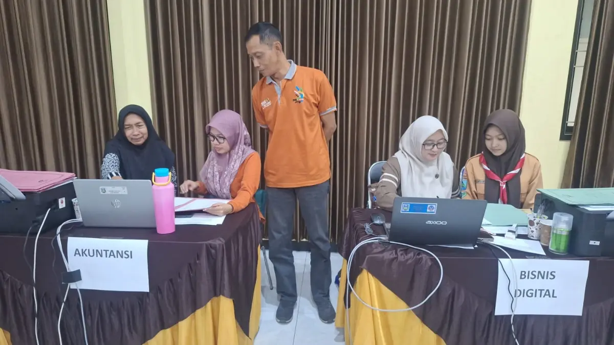 Pelayanan SPMB di SMKN 1 Jombang, (13/6). 