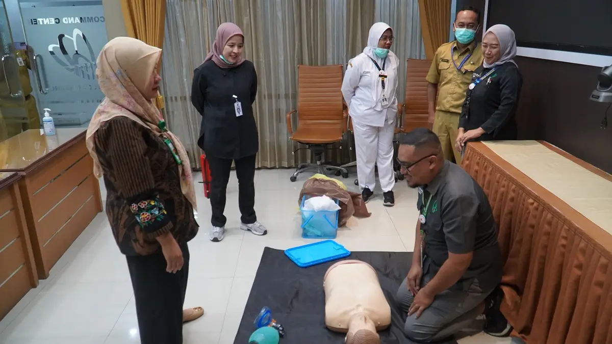 BERMUTU: Lembaga Akreditasi Damar Husada Paripurna (LARS DHP) saat melakukan akreditasi di RSUD Jombang, (26-30/6). (Anggi Fridianto/Radar Jombang)