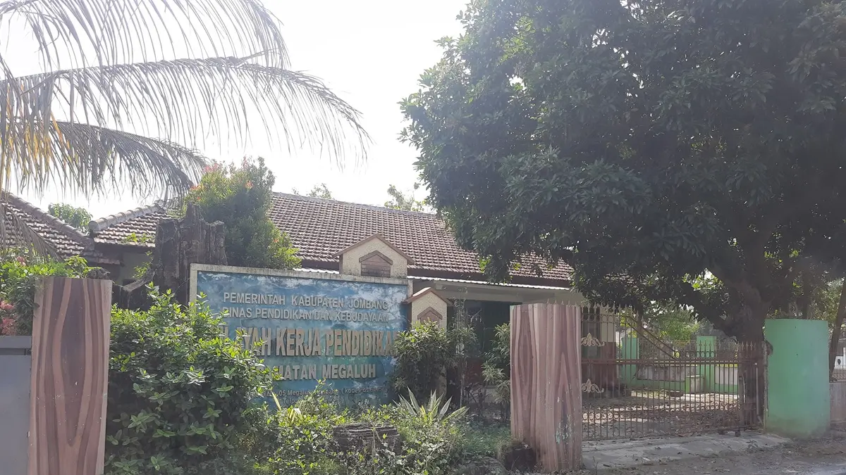 ALIH STATUS: Gedung eks Wilker Megaluh, Jombang yang dihibahkan ke pemerintah desa, (5/7). (Wenny Rosalina/Radar Jombang)