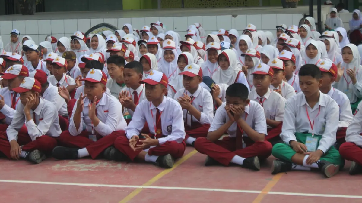 TERTIB: Kegiatan MPLS di SMPN 1 Sumobito, Jombang, 2025. (Wenny Rosalina/Radar Jombang)