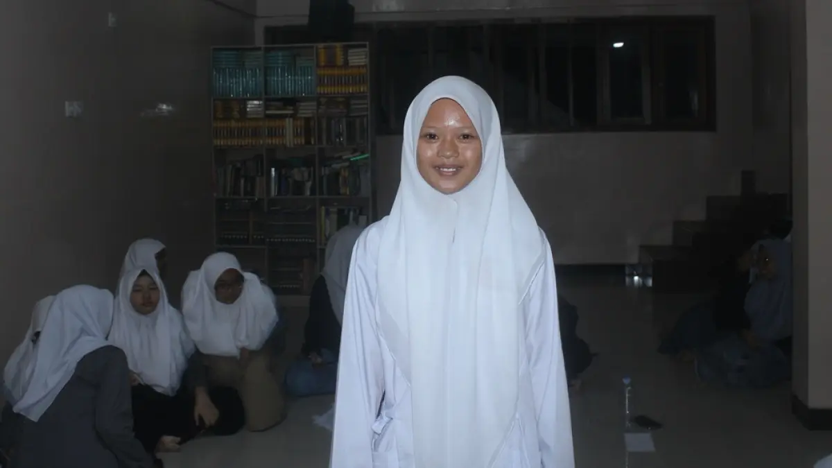 Ish Naila, santriwati PP Ar-Rohmah Bahrul Ulum Tambakberas, Jombang asal Tuban.