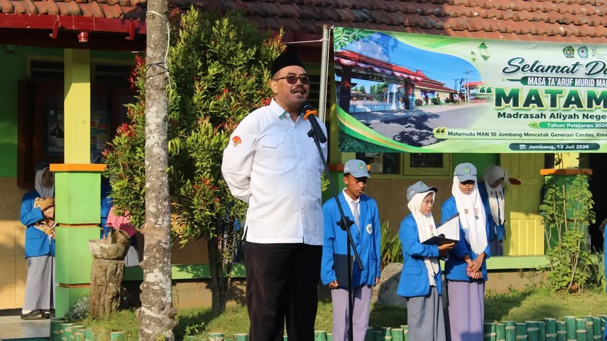 FOKUS: Siswa baru MAN 10 Jombang di Desa Banjarsari, Kecamatan Bandarkedungmulyo mengikuti Matamuda. (Ainul Hafidz/Radar Jombang)