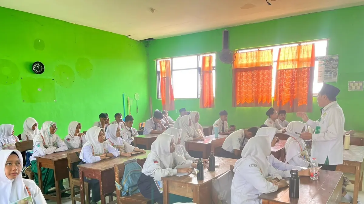 SERIUS: Ratusan peserta didik di MAN 8 Jombang saat mengikuti MATAMUDA, (13/7). (Azmy Endiyana/Radar Jombang)
