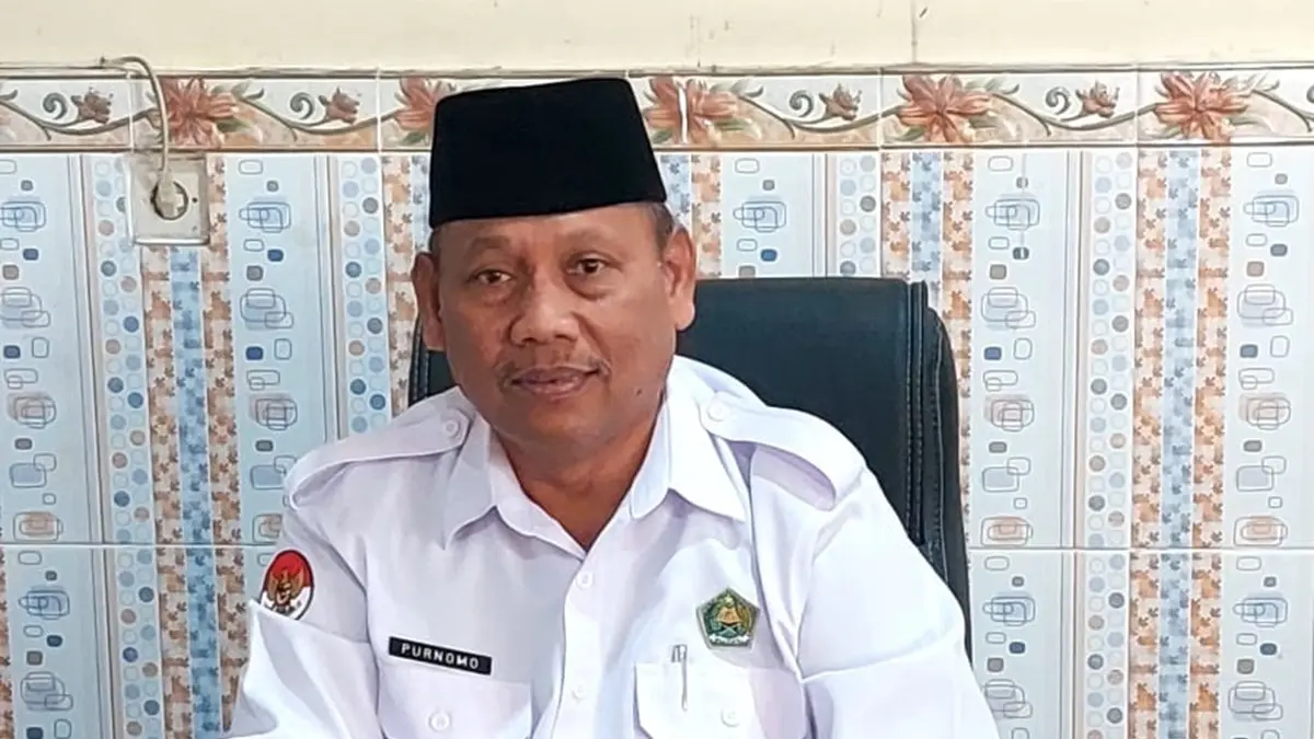 TELADAN: Kepala MTsN 1 Jombang Drs. Purnomo, M.Pd.I. (Anggi Fridianto/Radar Jombang)