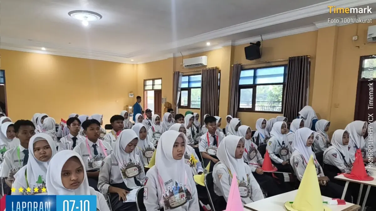 siswa mengikuti kegitan dalam rangkaian MPLS di SMAN Bareng