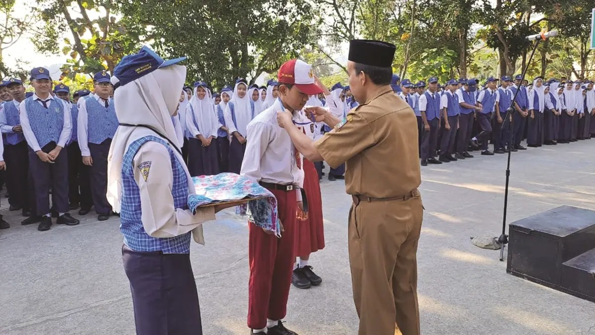 SENANG: Siswa SMPN 1 Wonosalam, Jombang mengikuti MPLS Ramah (13/7). (Wenny Rosalina/Radar Jombang)