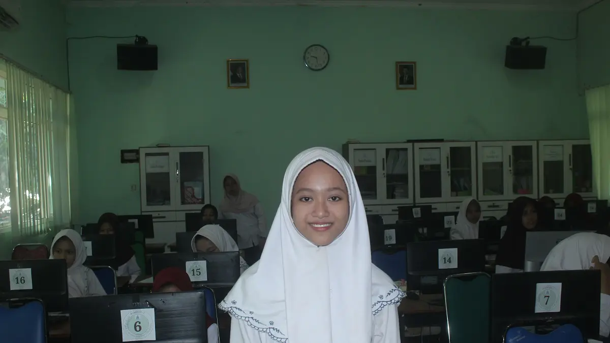 Salwa Putri Ramadhani, Kelas 9-D SMP A Wahid Hasyim Tebuireng, Jombang.