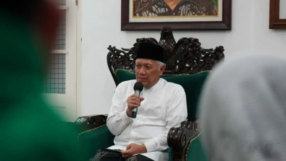SIAP MAJU: Ketua Pengurus Wilayah Nahdlatul Ulama (PWNU) Jawa Timur KH Abdul Hakim Mahfudz (Gus Kikin). (Anggi Fridianto/Radar Jombang) 