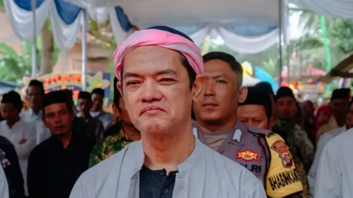 KH Zainul Ibad As’ad (Gus Ulib), Pengasuh Pondok Pesantren Darul Ulum Rejoso Peterongan, Jombang.