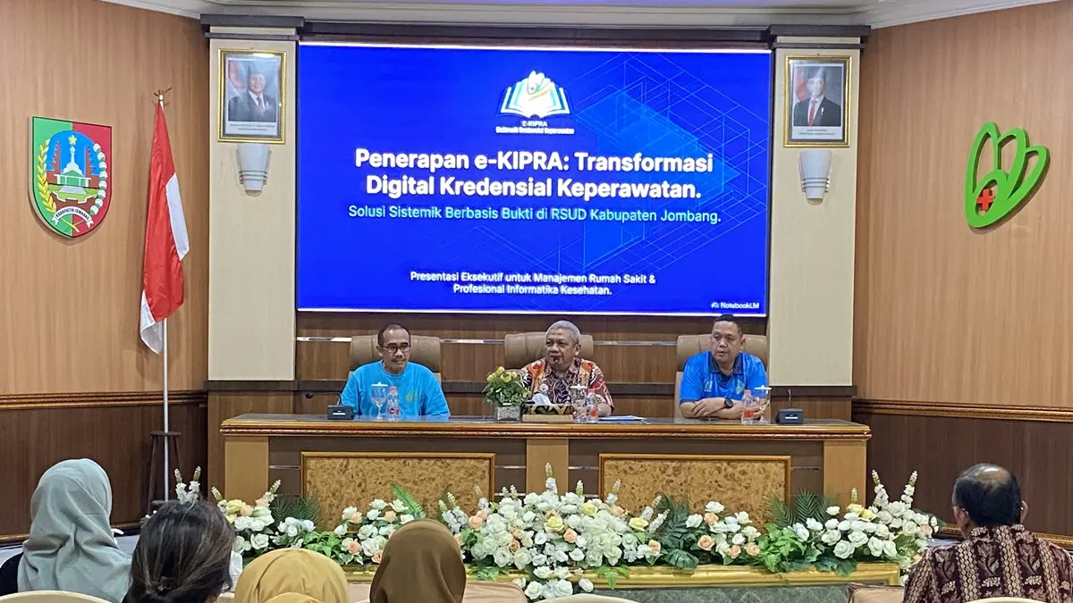 TELADAN: Direktur RSUD Jombang, dr Pudji Umbaran MKP, membuka sosialisasi peluncuran Inovasi E-KIPRA, Jumat (24/7). (Anggi Fridianto/Radar Jombang)