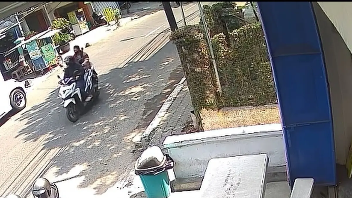 KONANGAN: Pelaku curanmor terekam CCTV RSUD Jombang, (24/7).