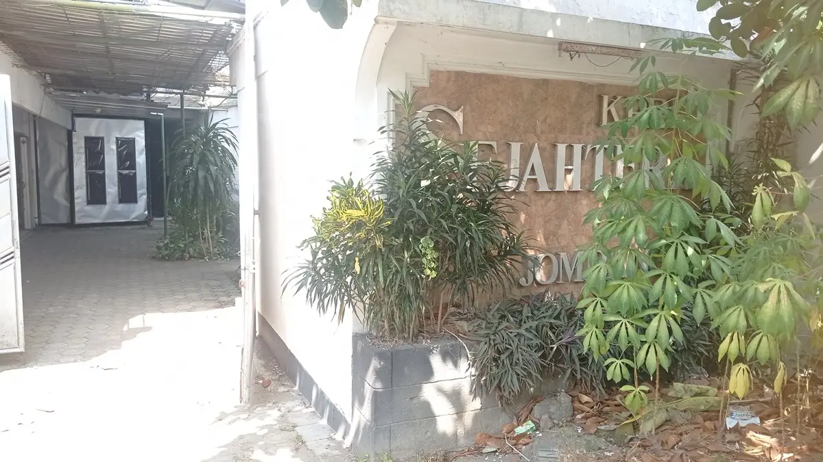 TUAI POLEMIK: Kantor KPRI Sejahtera Jombang di Jl Adityawarman. (Ainul Hafidz/Radar Jombang)