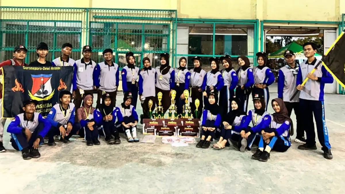 DISIPLIN: Tim Pramuka SMAN Bareng, Jombang. (Wenny Rosalina/Radar Jombang)