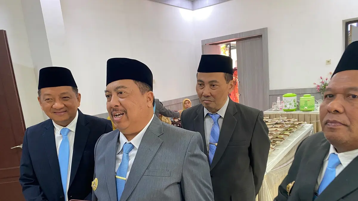 GAMBLANG: Bupati Jombang Warsubi memberikan penjelasan mengenai Muktamar ke-35 NU, (28/7). (Anggi Fridianto/Radar Jombang)