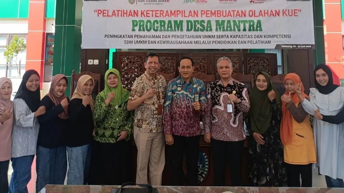 TINGKATKAN KOMPETENSI: Perwakilan warga Desa Sambongdukuh mengikuti pelatihan pembuatan olahan kue di Pendopo Kecamatan Jombang, Kamis (23/7). (Dwi Aris/Radar Jombang)