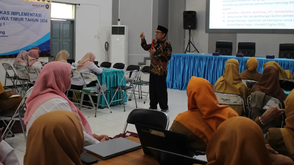 Penyampaian materi dari Narasumber Sosialisasi RKAS di Aula 1 Disdikbud Jombang, (3/8). (Wenny Rosalina/Radar Jombang)

