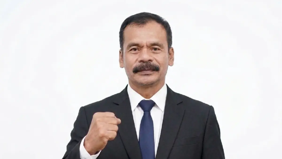 Bai, SPd MMPD, Kepala SMAN Kabuh Jombang