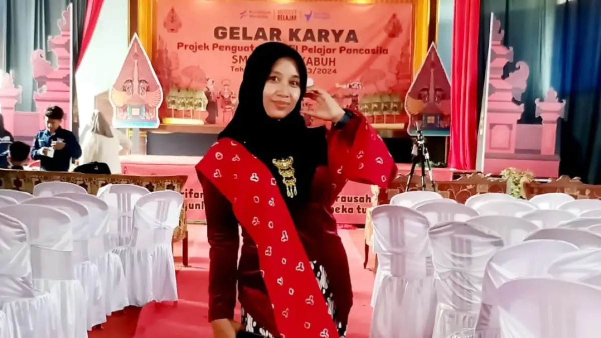 Lela, Guru Biologi SMAN Kabuh