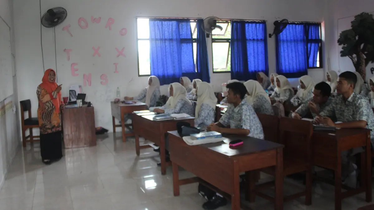 TERTIB: Kegiatan belajar mengajar di SMAN 1 Jombang, (8/1). (Wenny Rosalina/Radar Jombang)