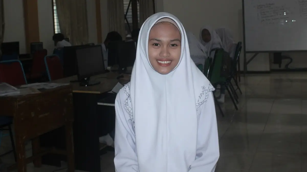 Nadia Izzatul Nafiah, Kelas XI-E MA Salafiyah Syafiiyah Tebuireng, Jombang. (Rojiful Mamduh/Radar Jombang)