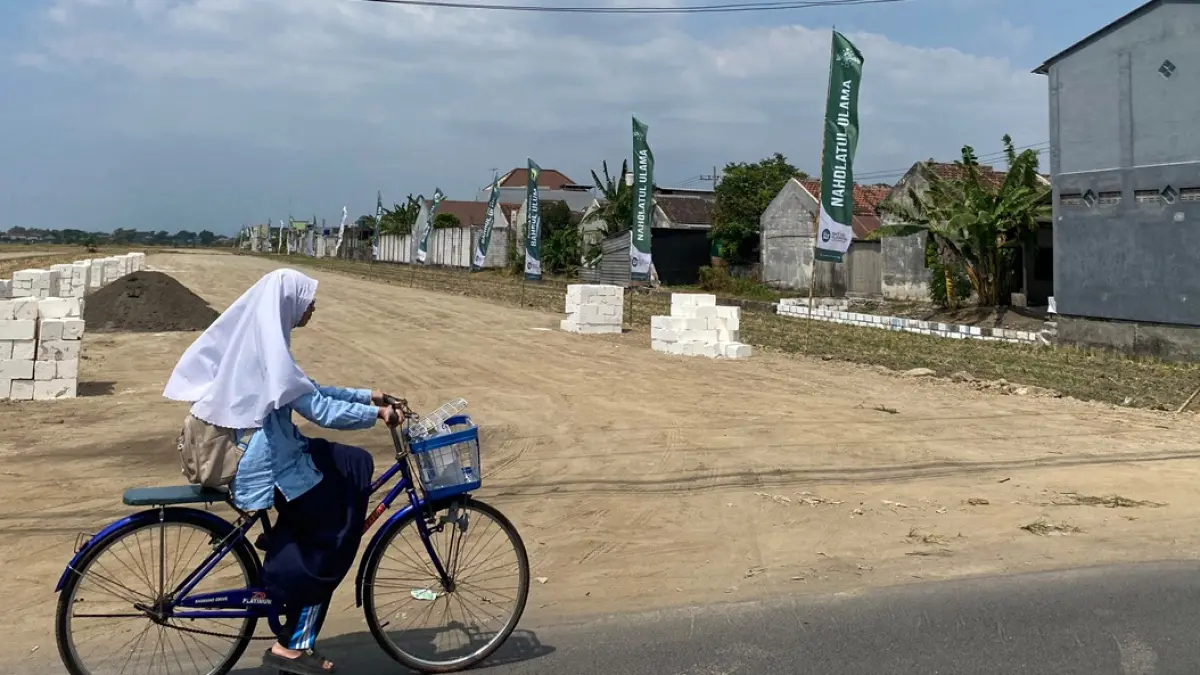 RAMPUNG: Lokasi lahan bazar expo di area Desa Tambakrejo, Jombang telah rampung diuruk, (6/8). (Anggi Fridianto/Radar Jombang)